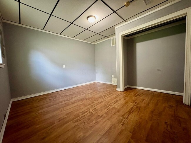 Building Photo - 871 Baird St