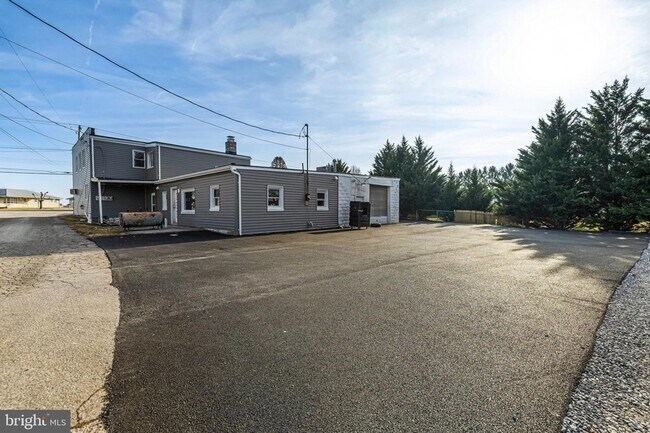 Building Photo - 1480 Seven Valleys Rd