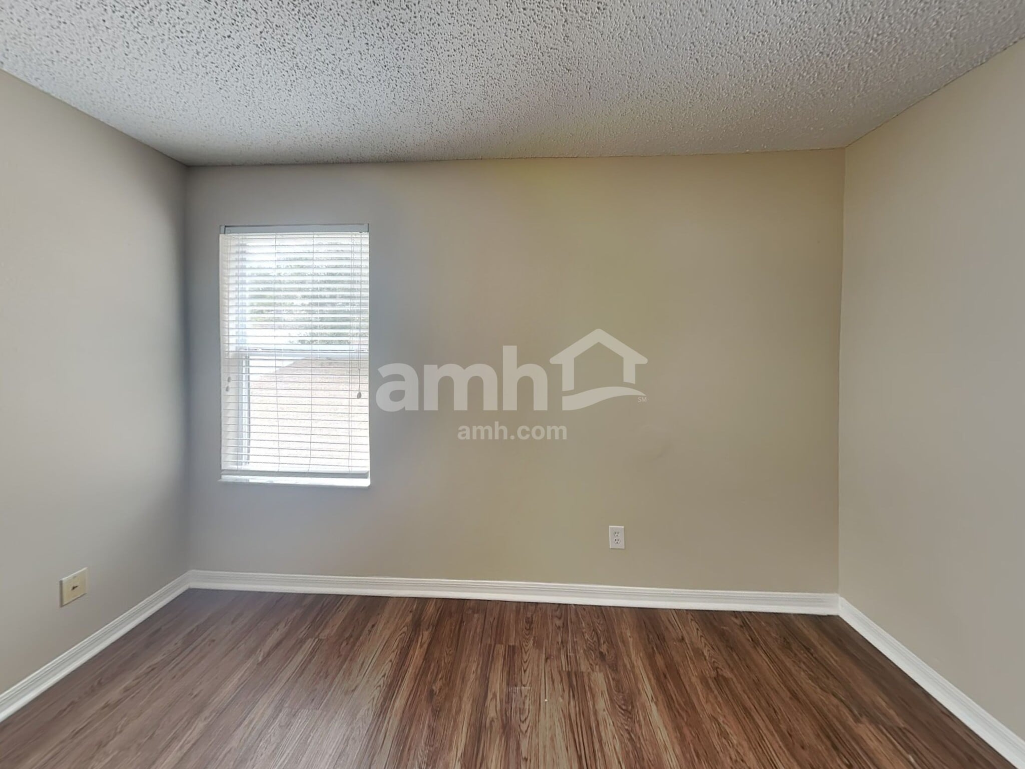 Building Photo - 1888 Vale Dr