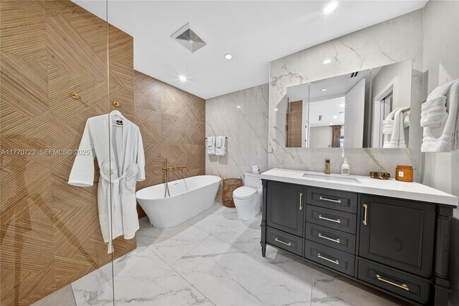 Building Photo - 4312 NE 22nd Ave