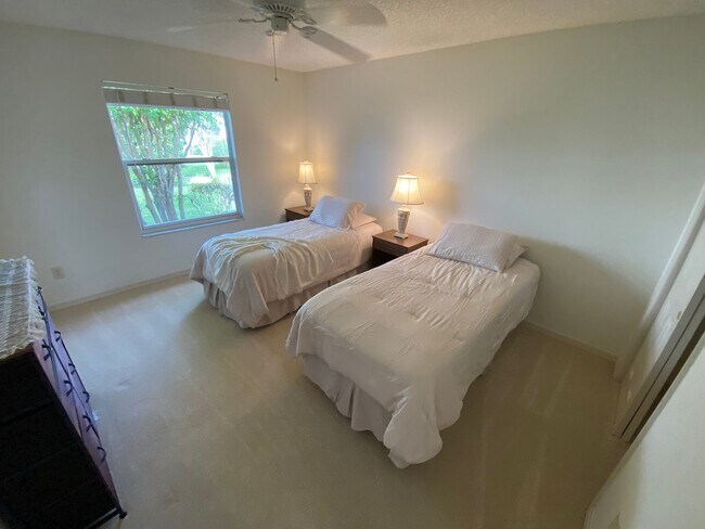 Building Photo - Beautiful 3 + 2 Fully Furnished/Turnkey ANNUAL Lease in The Village of Belle Aire