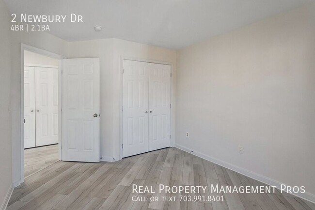 Building Photo - 2 Newbury Dr