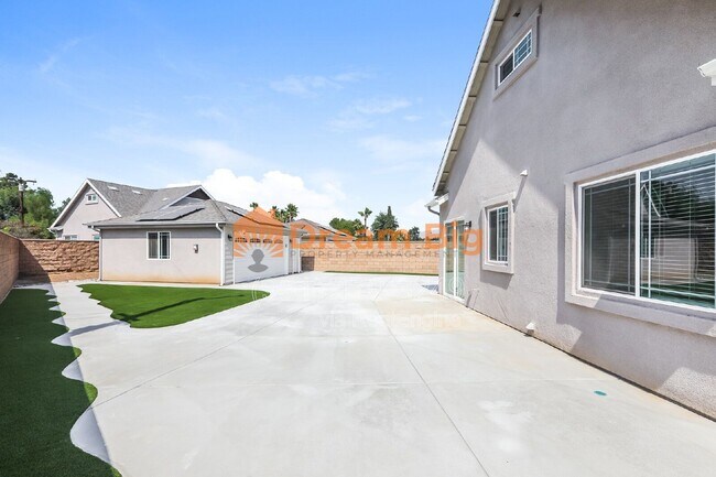 Building Photo - 5167 Peony Ct