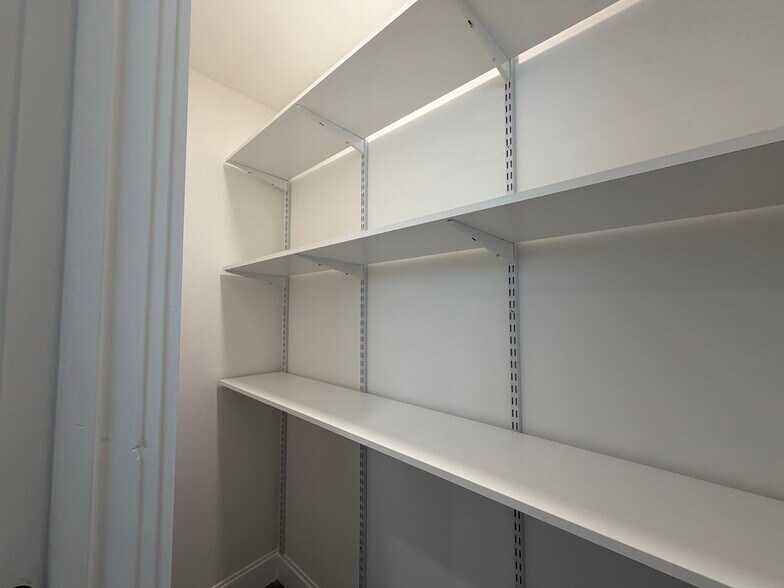 Building Photo - 222 S Olive St