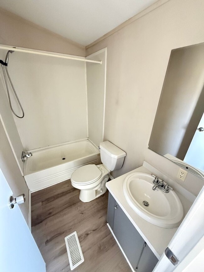 Building Photo - 2 Bed 1 Bath Highlandville, MO