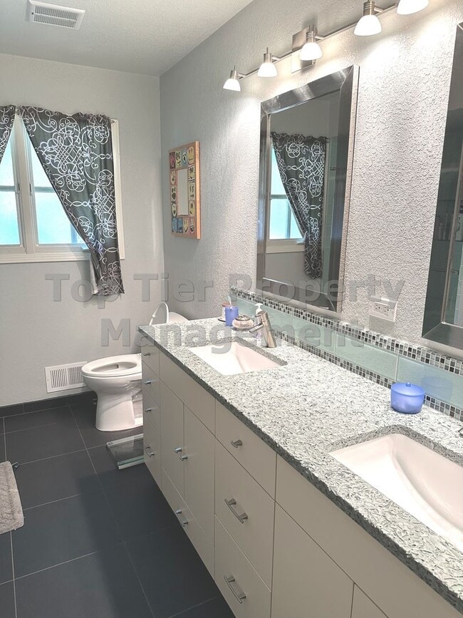 Building Photo - Beautiful 4 Bed, 2 Bath, 2,166 sqft Lafaye...