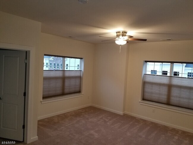 Building Photo - 229 Parkview Ln