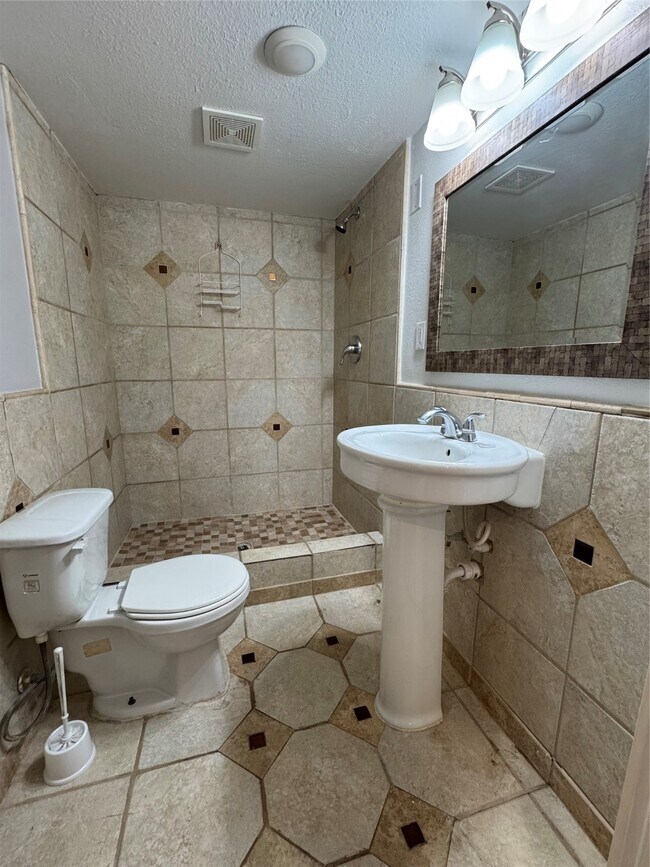 Building Photo - 512 Melbourne St