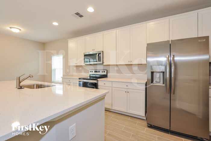 Building Photo - 496 Grand Landings Pkwy