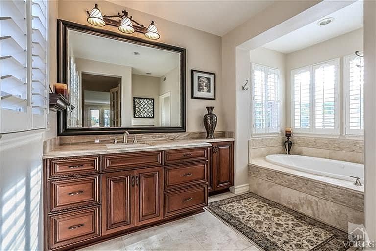 Building Photo - 508 Oak Tree Ct