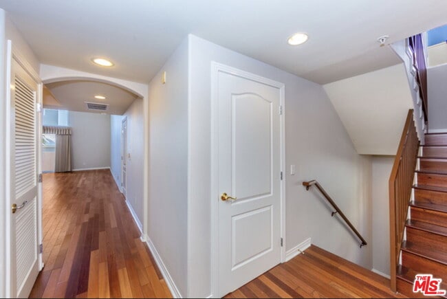 Building Photo - 11547 Rochester Ave