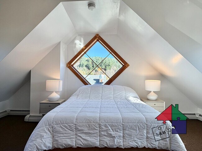 Building Photo - 112 Main St