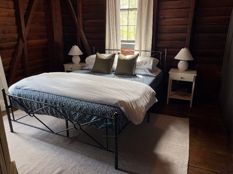 Building Photo - 5237 Meadows Mill Rd