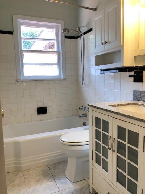 Building Photo - 3169 Baronne St