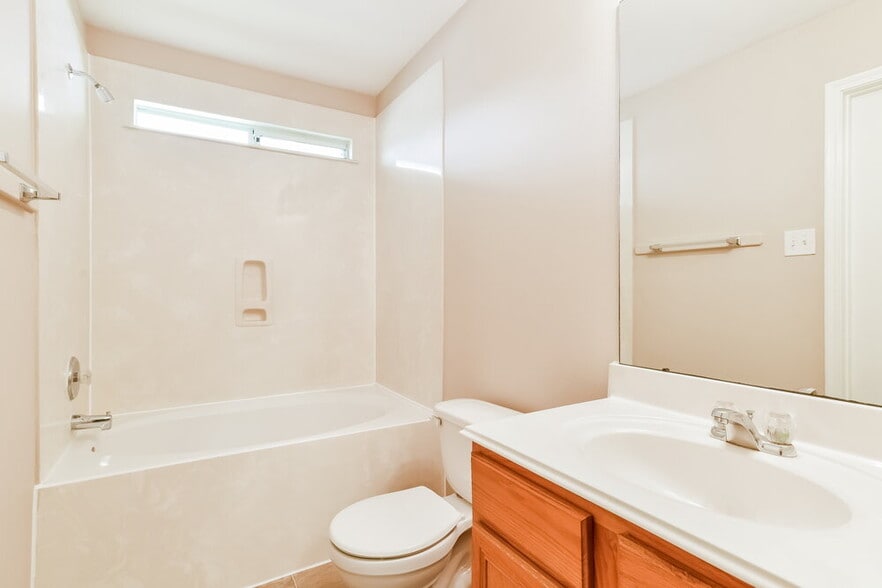 Building Photo - 18918 Brownstone Mills Dr