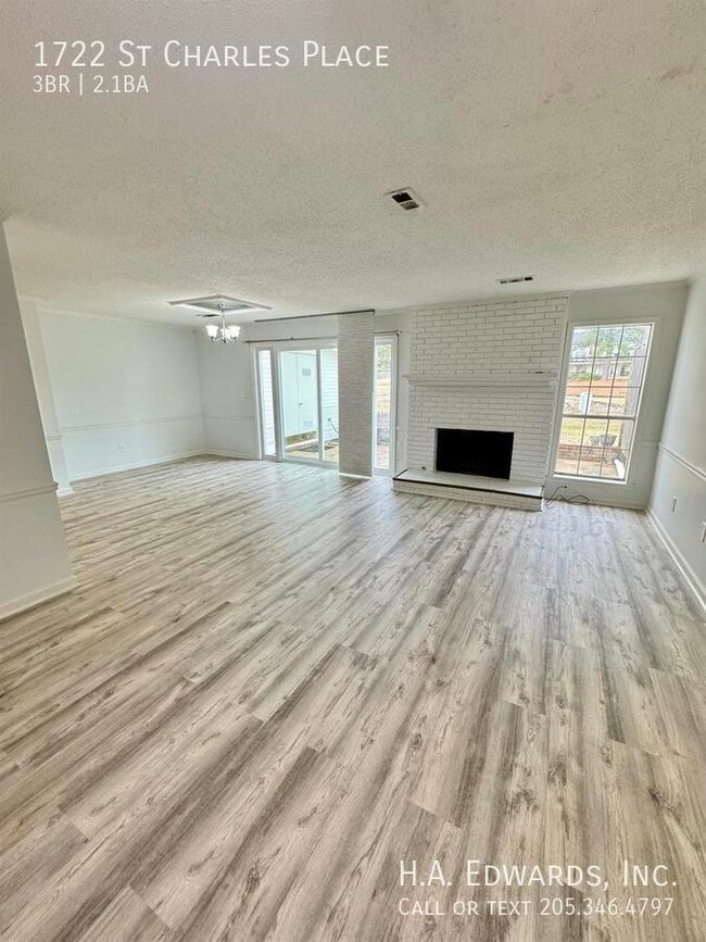 Building Photo - 1722 St Charles Pl