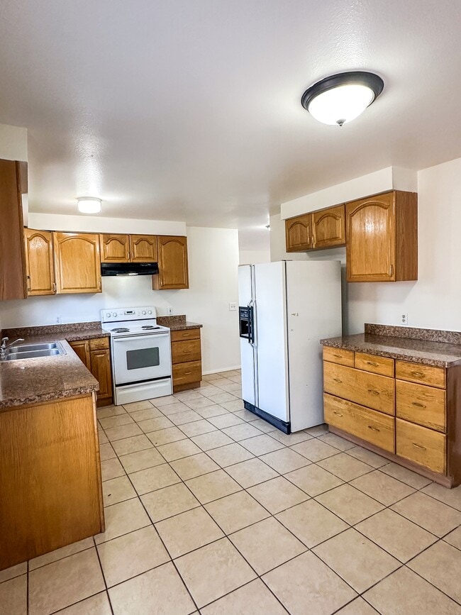 Building Photo - 5333 Peachwood Cir
