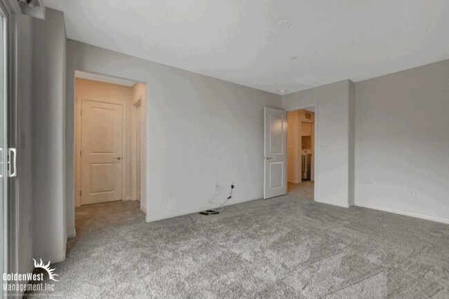 Building Photo - Impeccably Maintained 3Bdm 2Ba Townhome in...