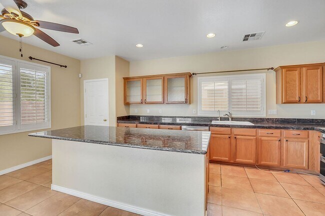 Building Photo - Queen Creek beauty!
