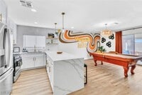 Building Photo - 425 Golden Valley Dr