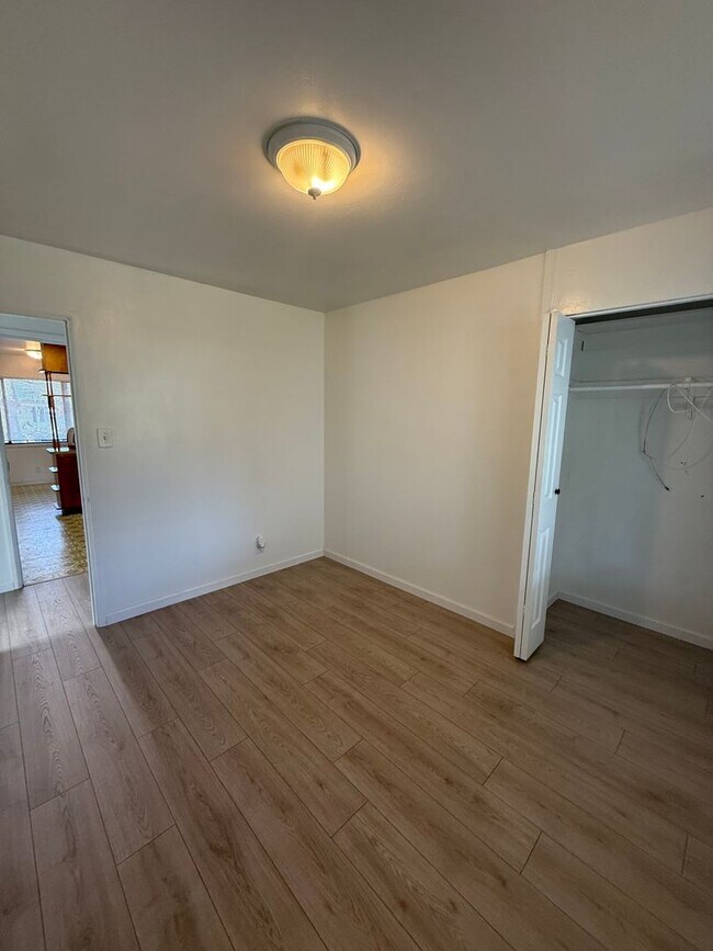 Building Photo - Easy Freeway access