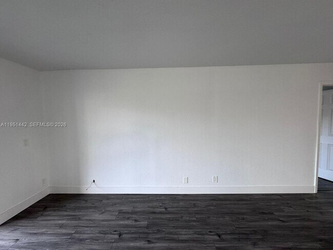 Building Photo - 5917 Vía Vermilya