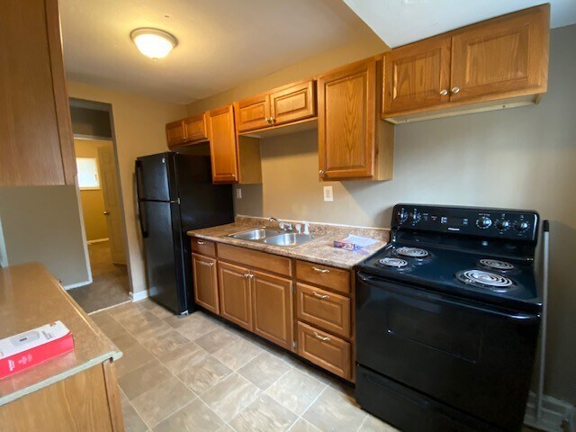 Building Photo - 10564 Spring Garden Dr