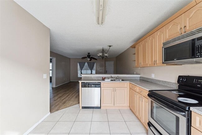 Building Photo - 3651 N Goldenrod Rd