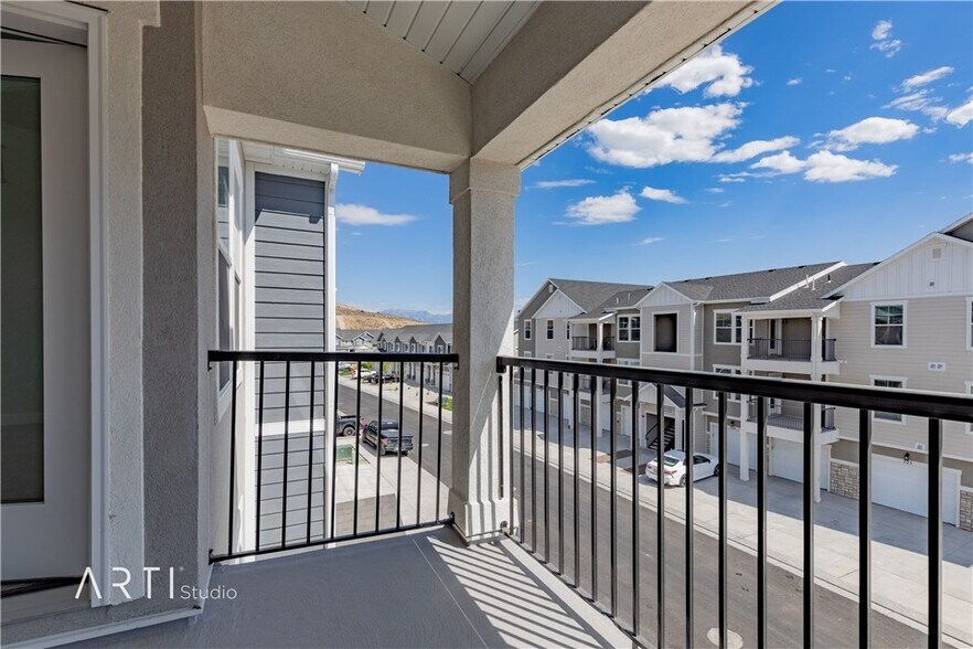 Deck - 1813 W Newcastle Ln