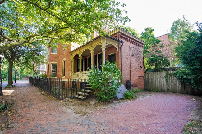 Building Photo - 52 Mattoon St