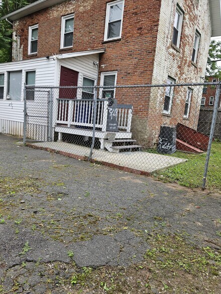 Primary Photo - 47 1/2 Putnam St