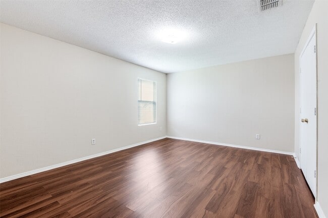 Building Photo - 2232 White Pine Dr