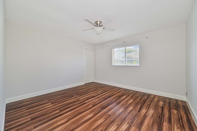 Building Photo - 4 Bed/ 2 Bath ~ Single Family Pool Home in San Carlos Park!