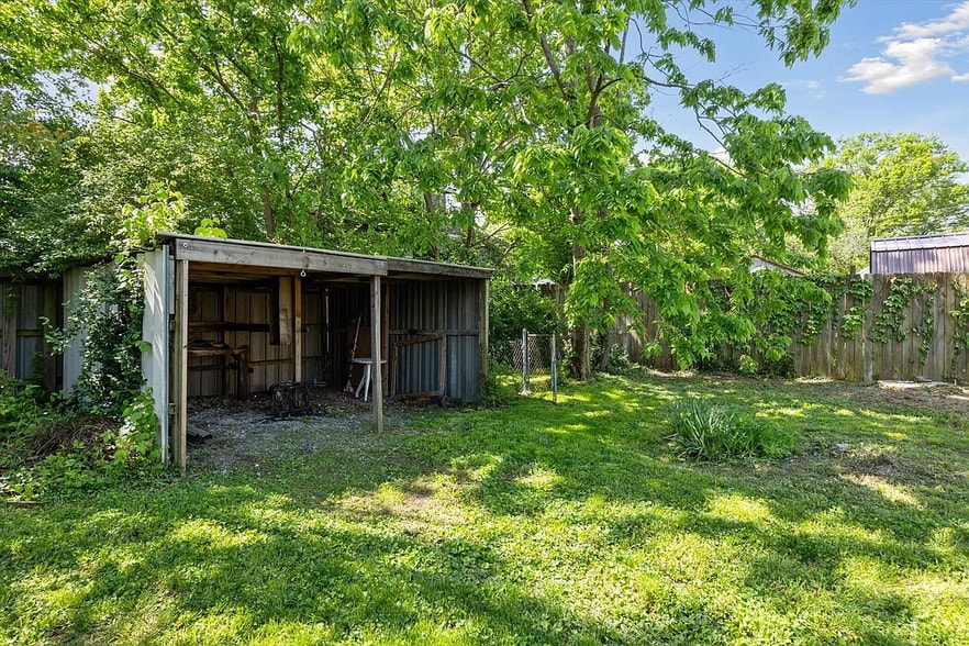 Building Photo - 330 Richmond Ave