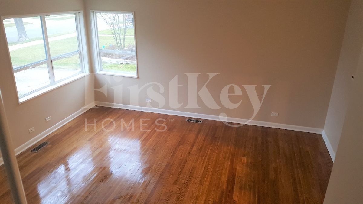 Building Photo - 424 W Moreland Ave