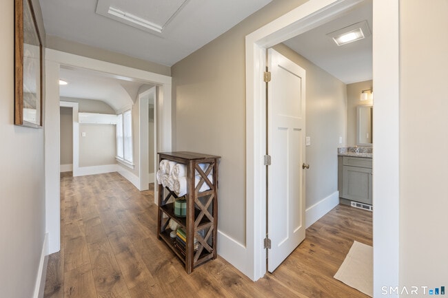 Building Photo - 3 Main St