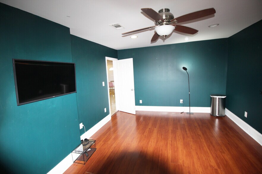 Building Photo - 3303 Toledano St