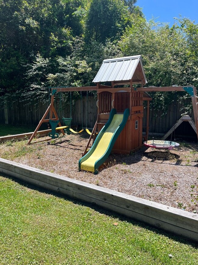 Building Photo - Remodeled home in Great Location