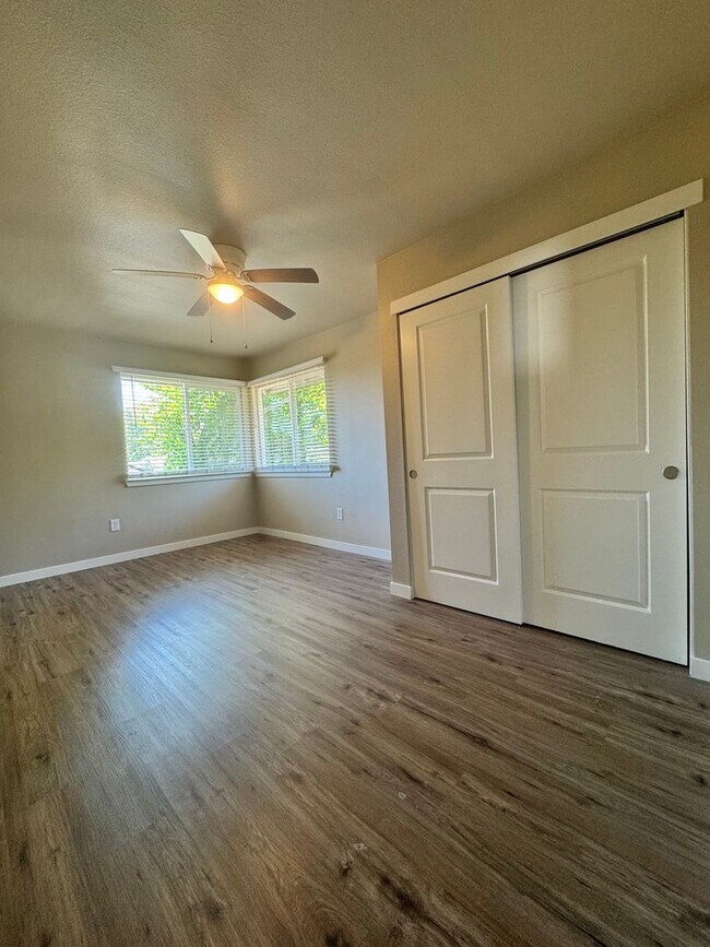 Building Photo - Available Now! 3 Bed/1.5 Bath Close to Downtown Lodi