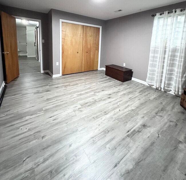 Building Photo - 10394 Meadowhead Cir