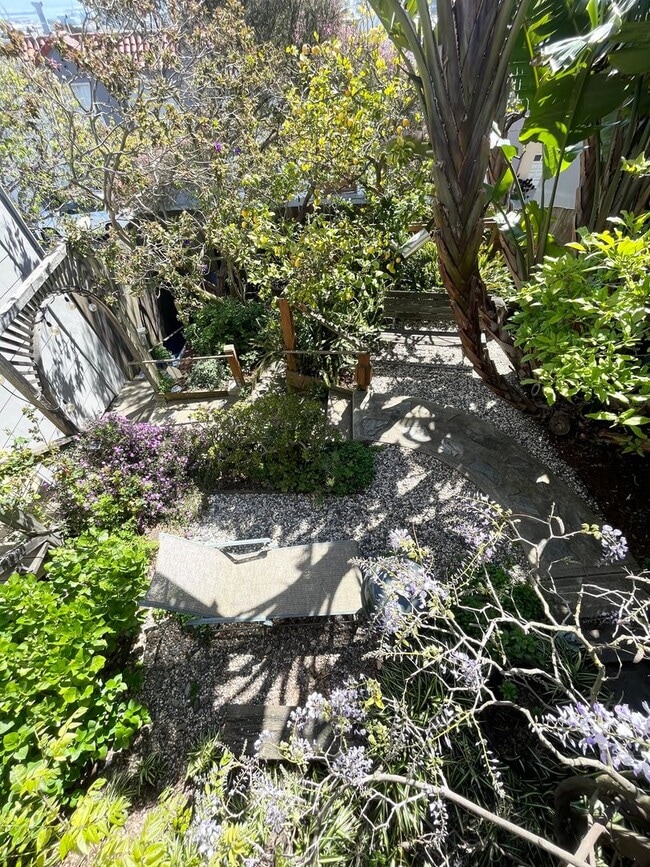 Building Photo - Bernal Heights Garden Cottage - Pet Friendly!