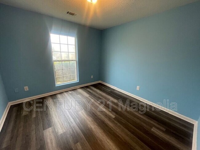 Building Photo - 4723 Laural Oak Dr