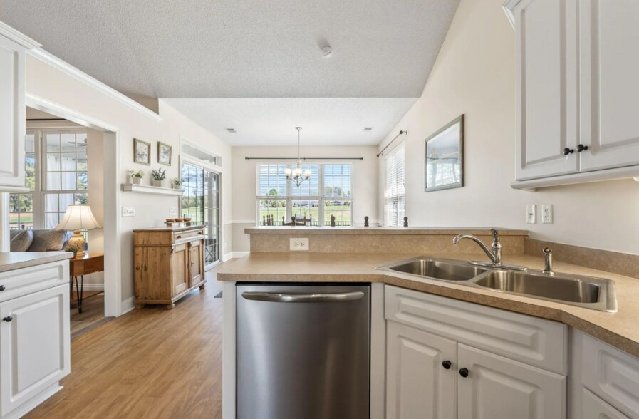 Building Photo - 136 Regency Dr