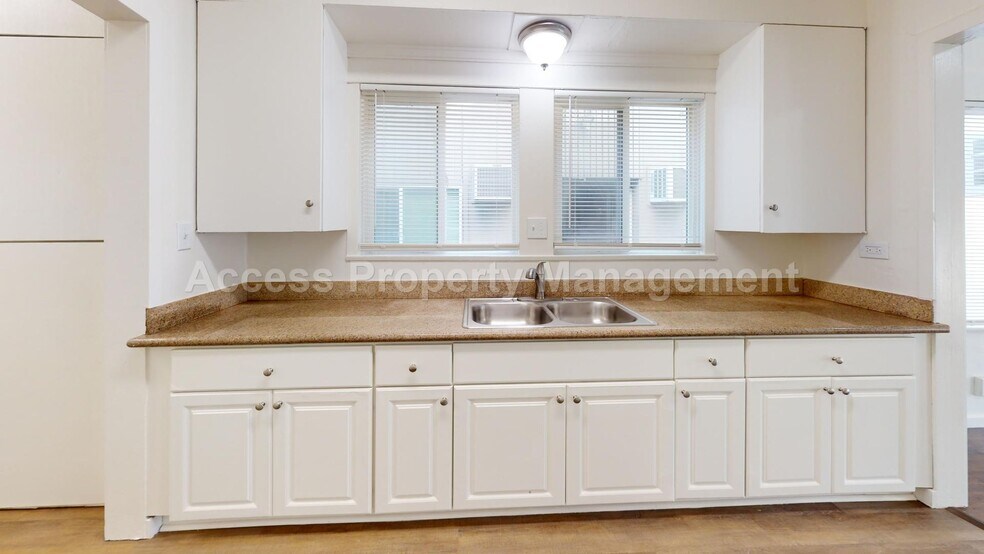 Building Photo - 21 E Walnut St