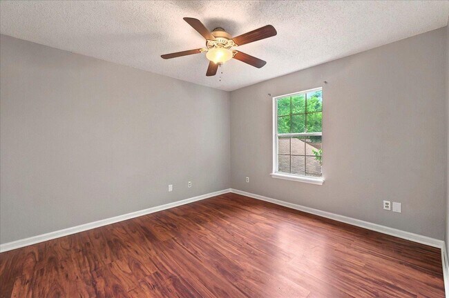 Building Photo - 3001 Oak Park Ct