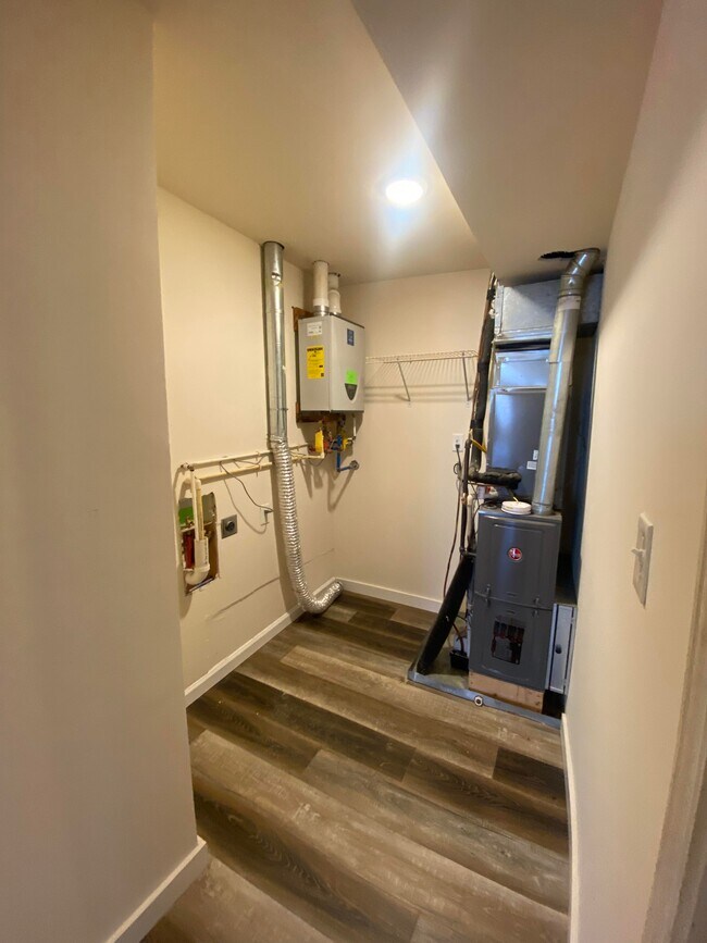 Building Photo - 1611 Nutwood St