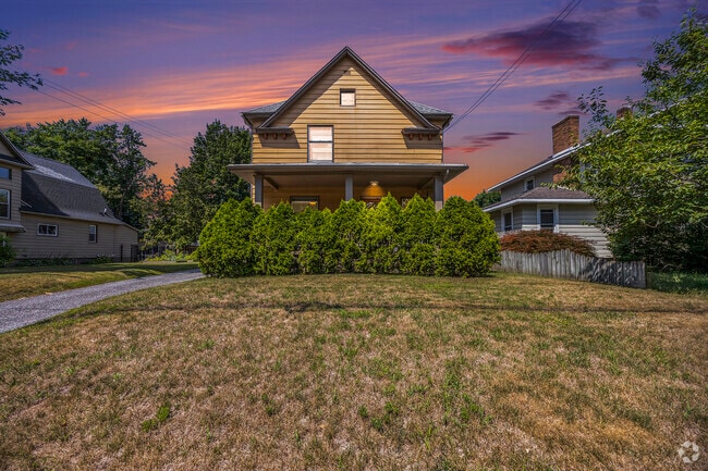 Building Photo - 3271 Coit Ave NE