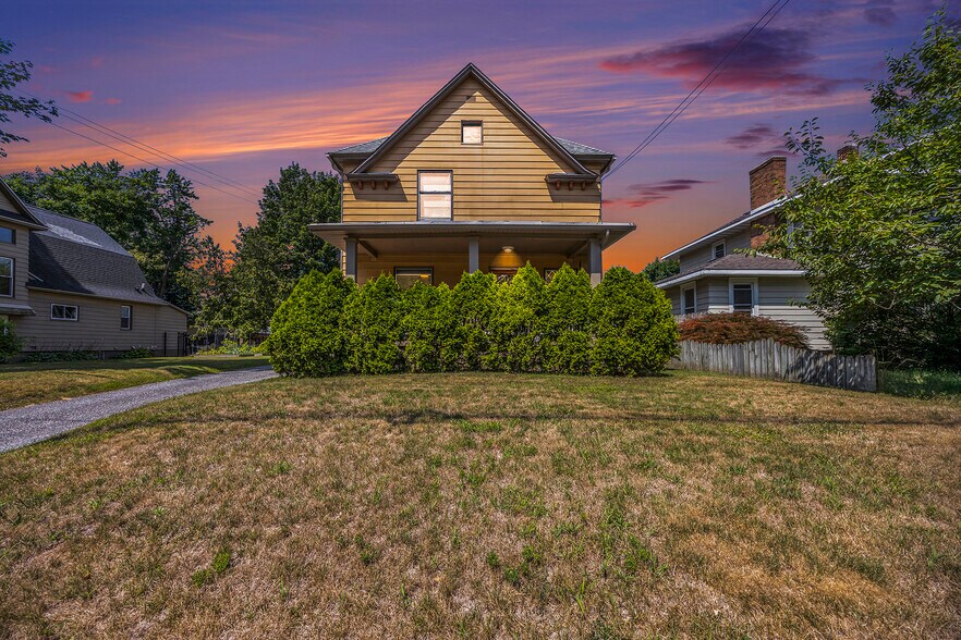 Primary Photo - 3271 Coit Ave NE