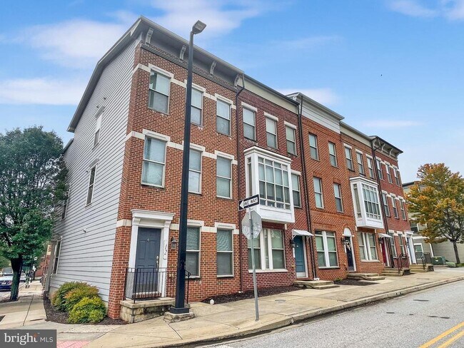 Building Photo - 12 S Exeter St