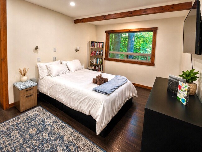 Building Photo - 23253 WA-534